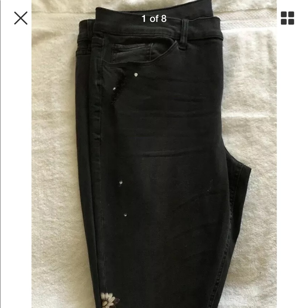 New York & Company Soho Ankle Jeans
Size 16